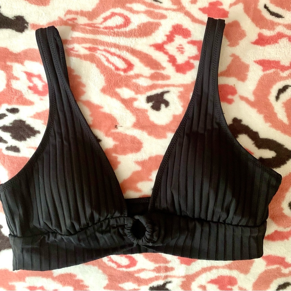 Black ribbed bikini top
